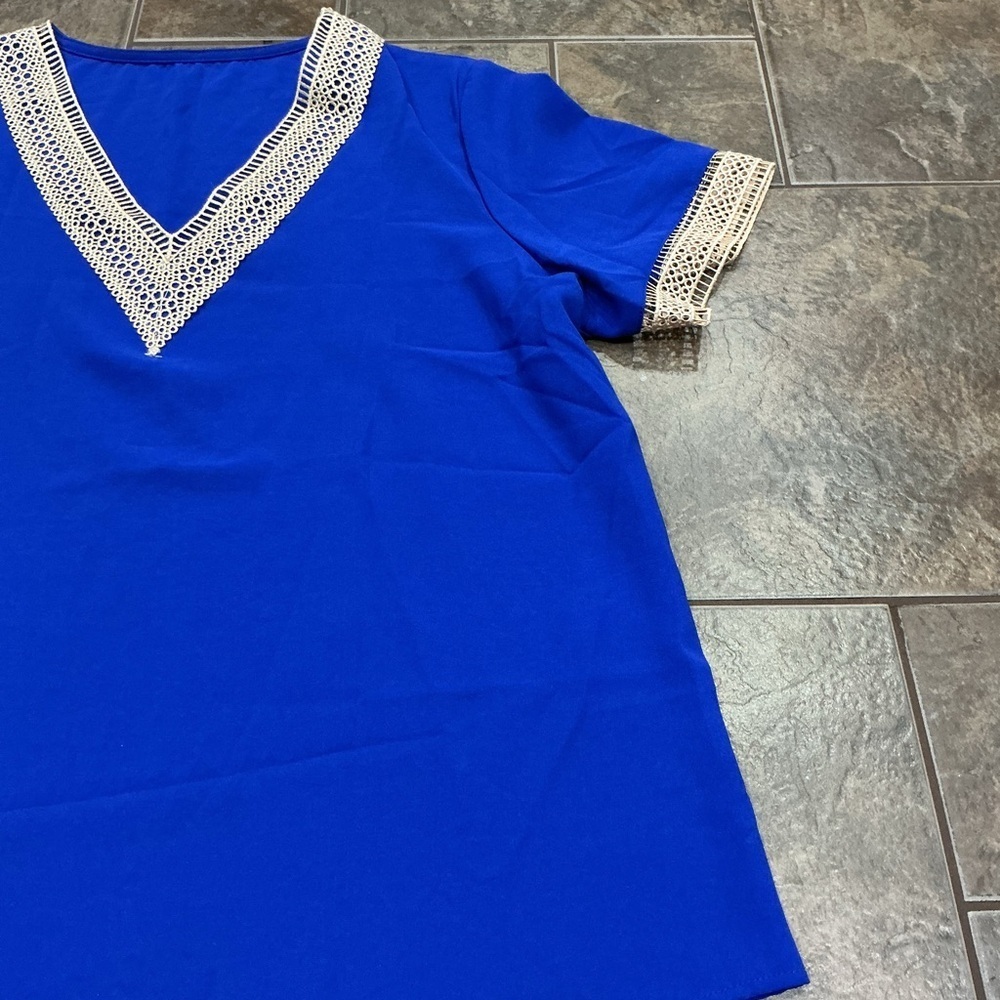 🥵 Blue V-Neck Top with Lace Trim - Picture 3 of 3